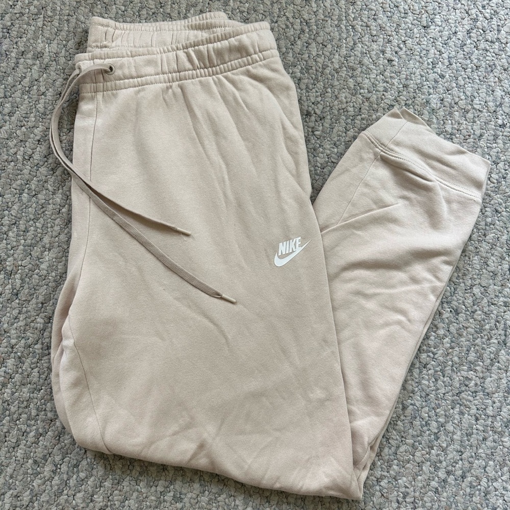 Nike tan joggers